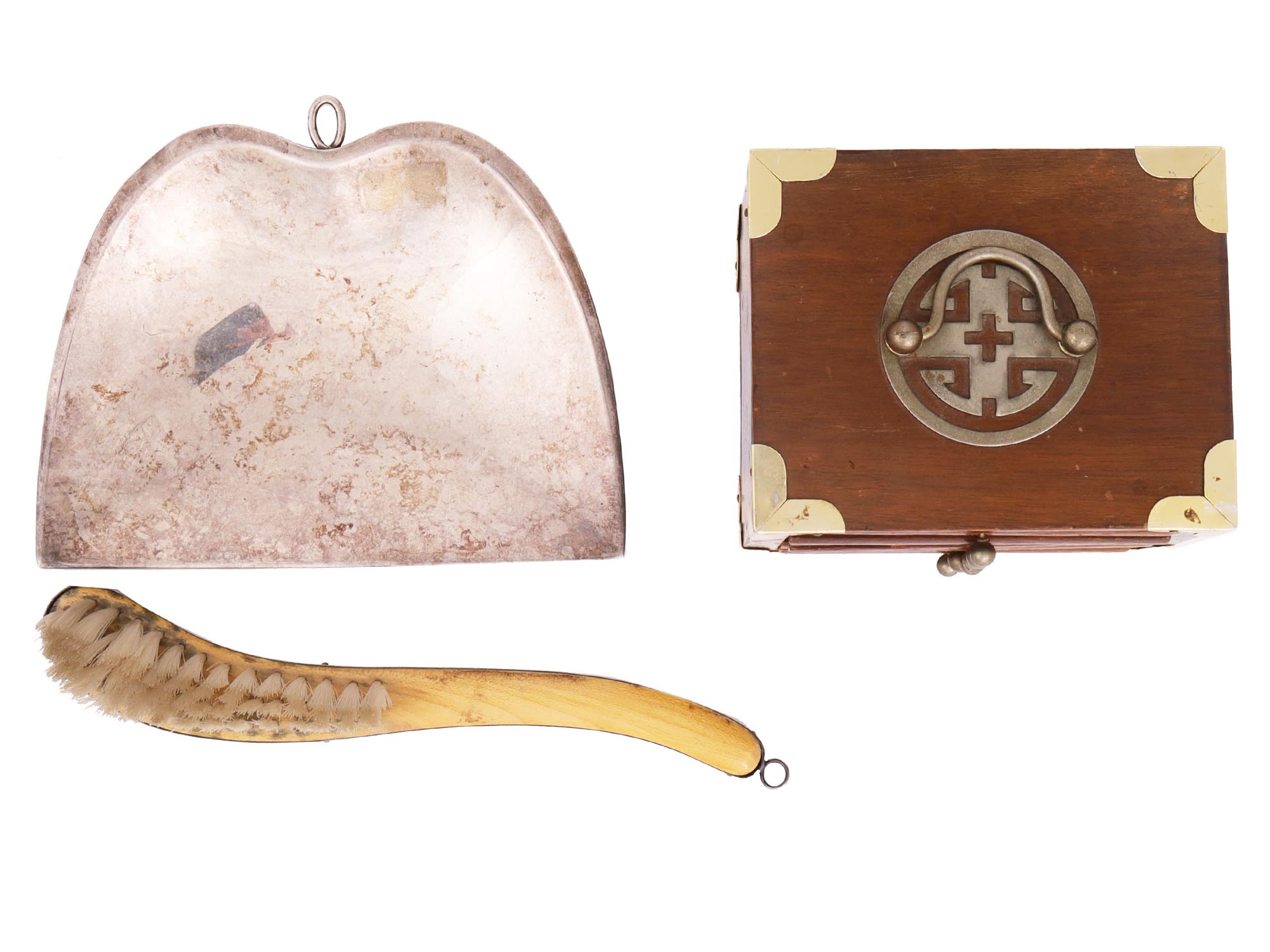 TABLE BROOM AND SHOVEL, CHINESE CORK COASTERS IOB PIC-1